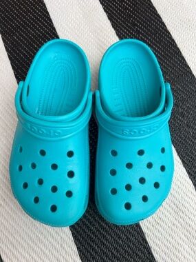 CROCS Kids Classic Clog in Turquoise
